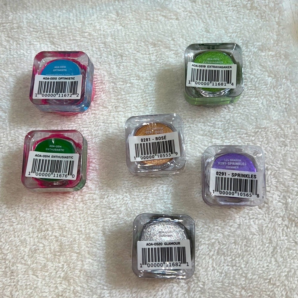 6 ButterCream Shadows / Gel Liner